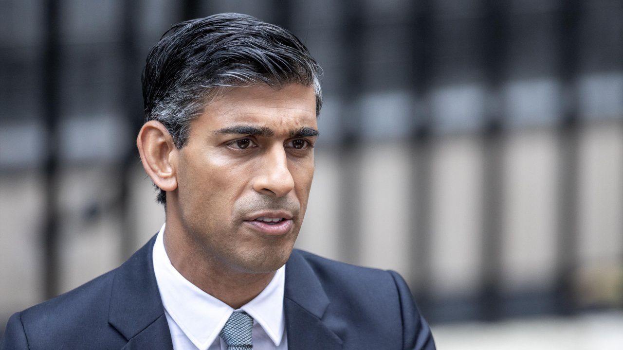 Риши Сунак с първи промени в кабинета
