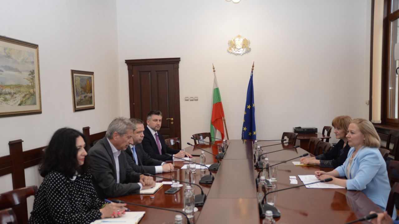 Надежда Йорданова се срещна с представители на Американската търговска камара в България