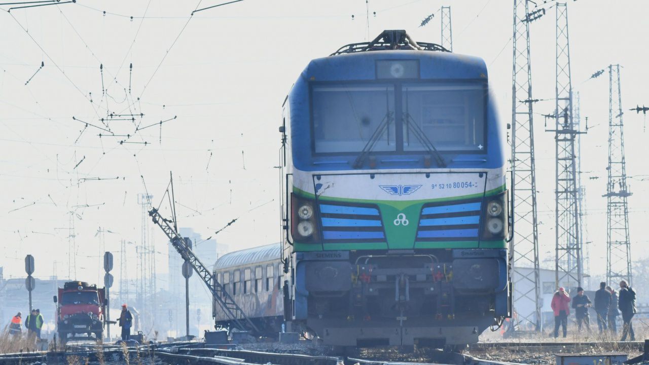 Локомотив се запали в Перник 