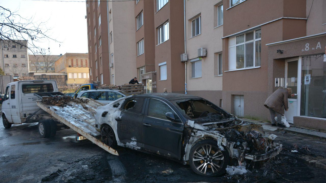 Кола горя в Харманли
