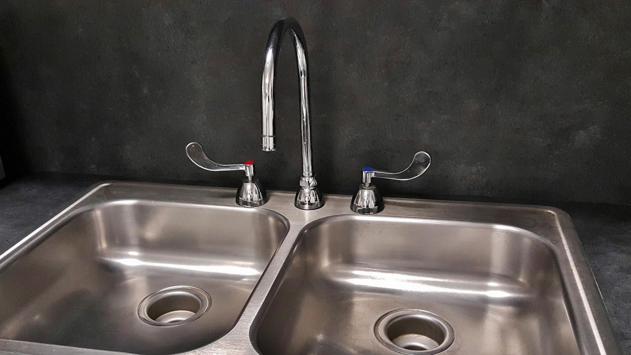 Спират водата в части от столични квартали след полунощ 
