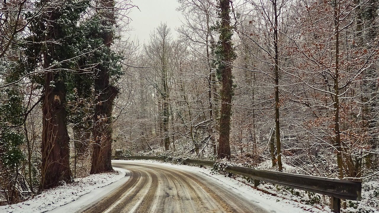 Предупреждение за заледяване по пътищата в страната