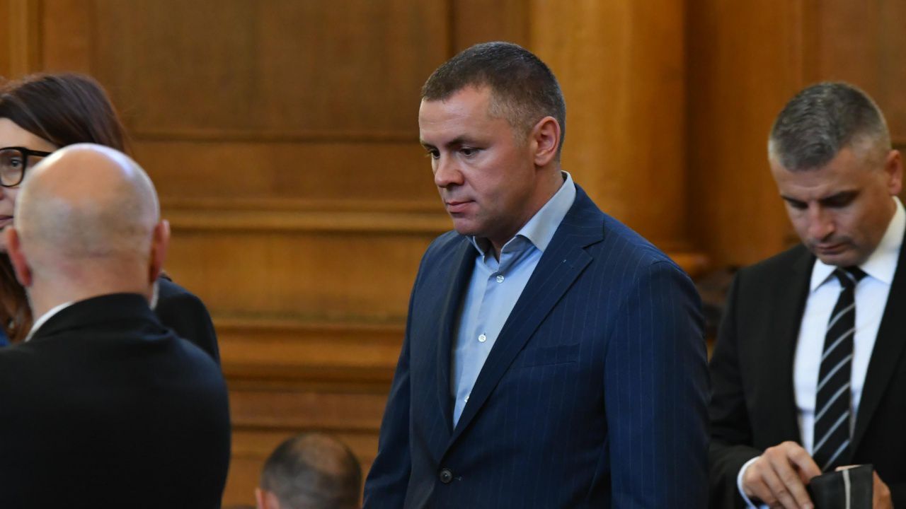 Ицо Хазарта: Не знам дали първата прочетена книга е била за Винету, последната ще бъде за Кадафи