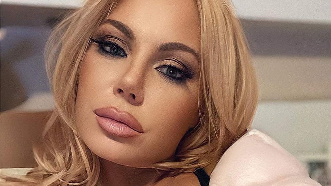 Камелия отново провокира с пищни форми