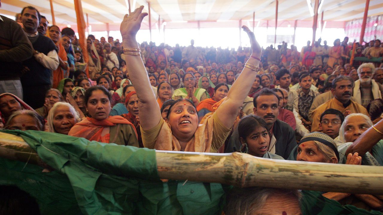 Загинали и ранени при блъсканица на религиозен празник в Индия