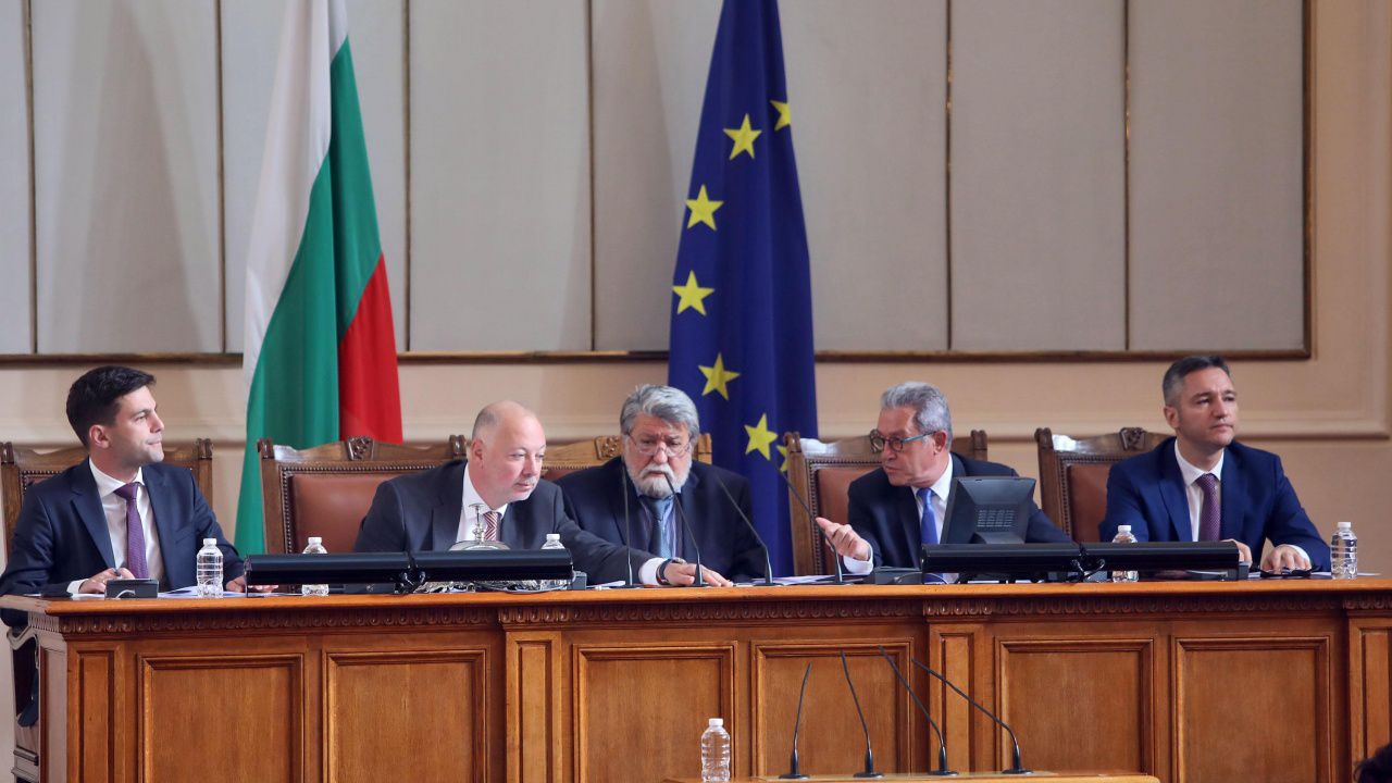 Пленарната седмица започва с гласуване на правилника на НС
