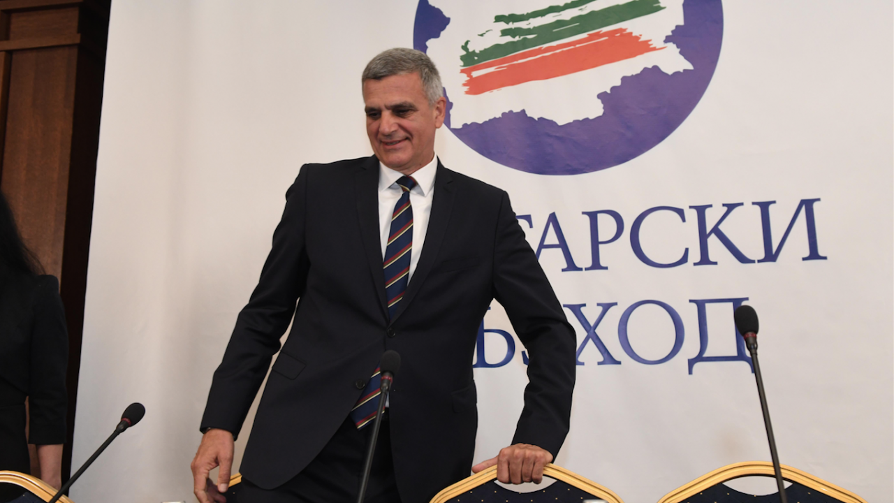 Стефан Янев учреди "Български възход" и коментира напускането на Ралица Симеонова