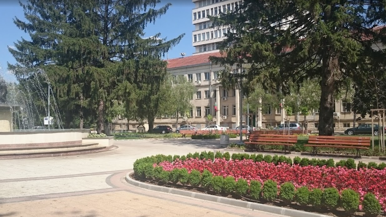 Възрастна жена от Разград намери и върна изгубена чанта с пари и документи