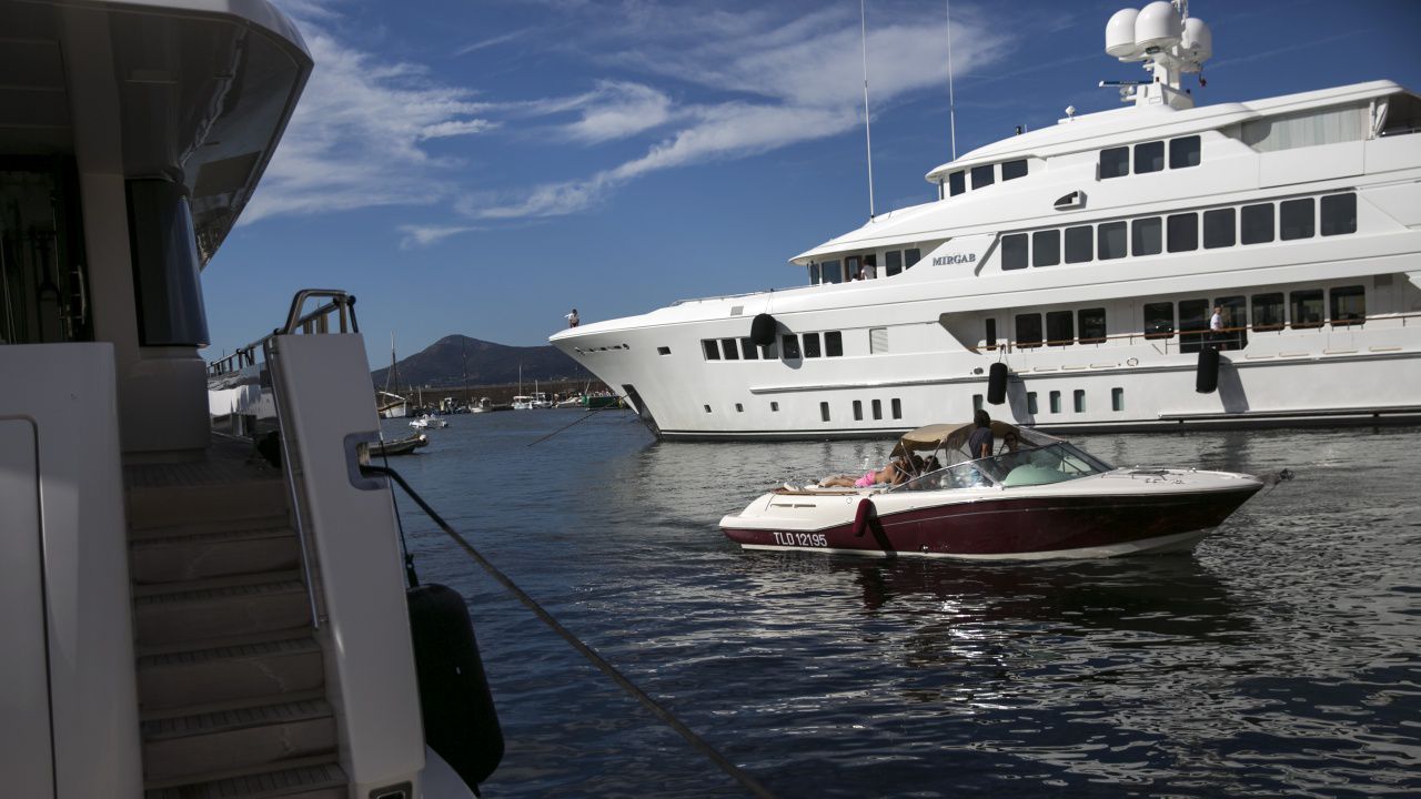 Яхта се запали и потъна в Ламанша