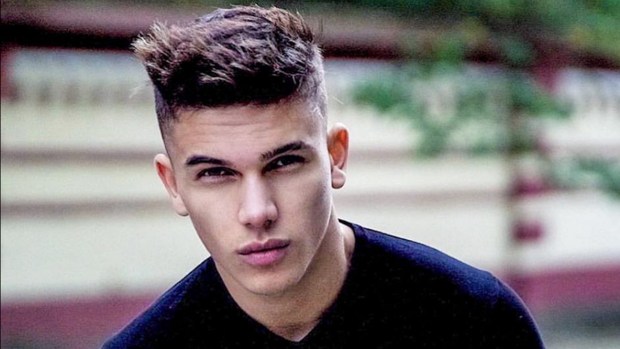 Водещите новини! Самоуби се поп-фолк певецът Денис Теофиков