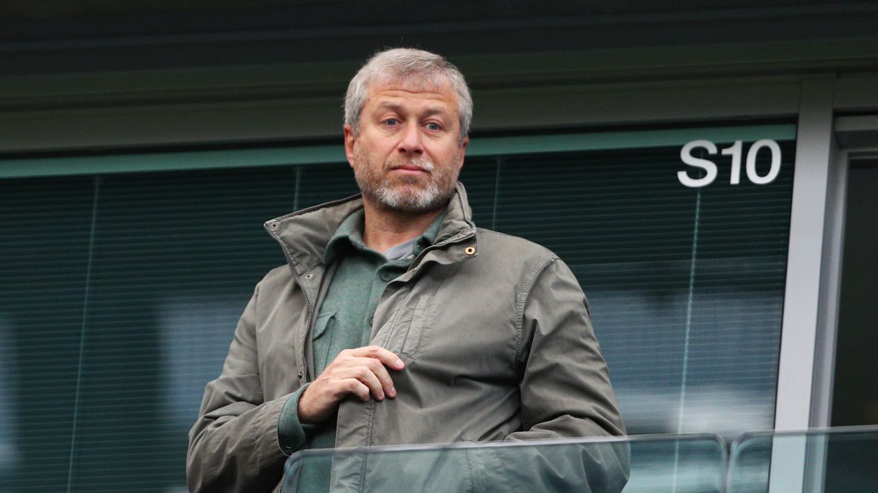 Главният равин на Порту бе задържан за разселедване за олигарха Абрамович