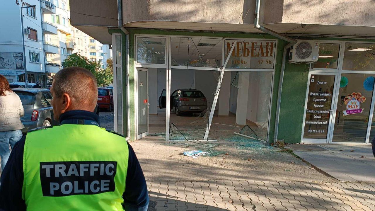 Пиян шофьор паркира автомобила си в магазин в Благоевград