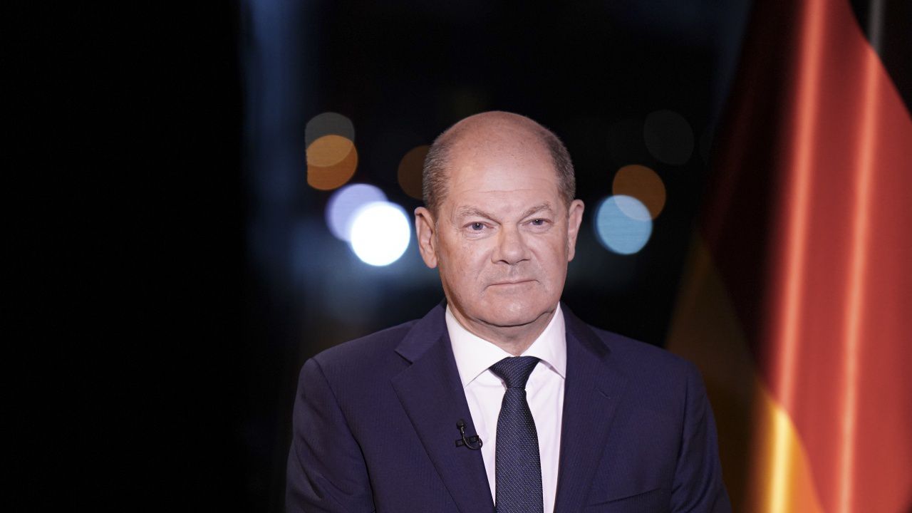 Олаф Шолц обеща да намери нов министър на отбраната скоро