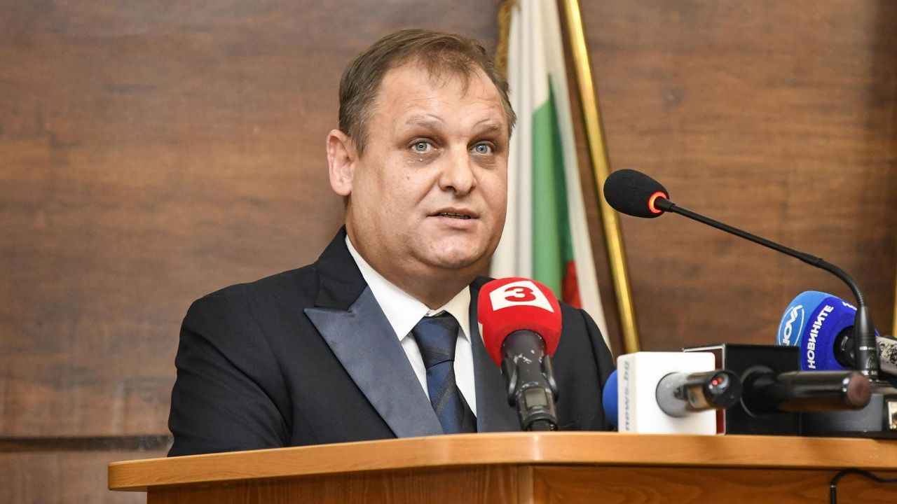 Шефът на ВАС си купил вила с минерален басейн за 10 000 лева