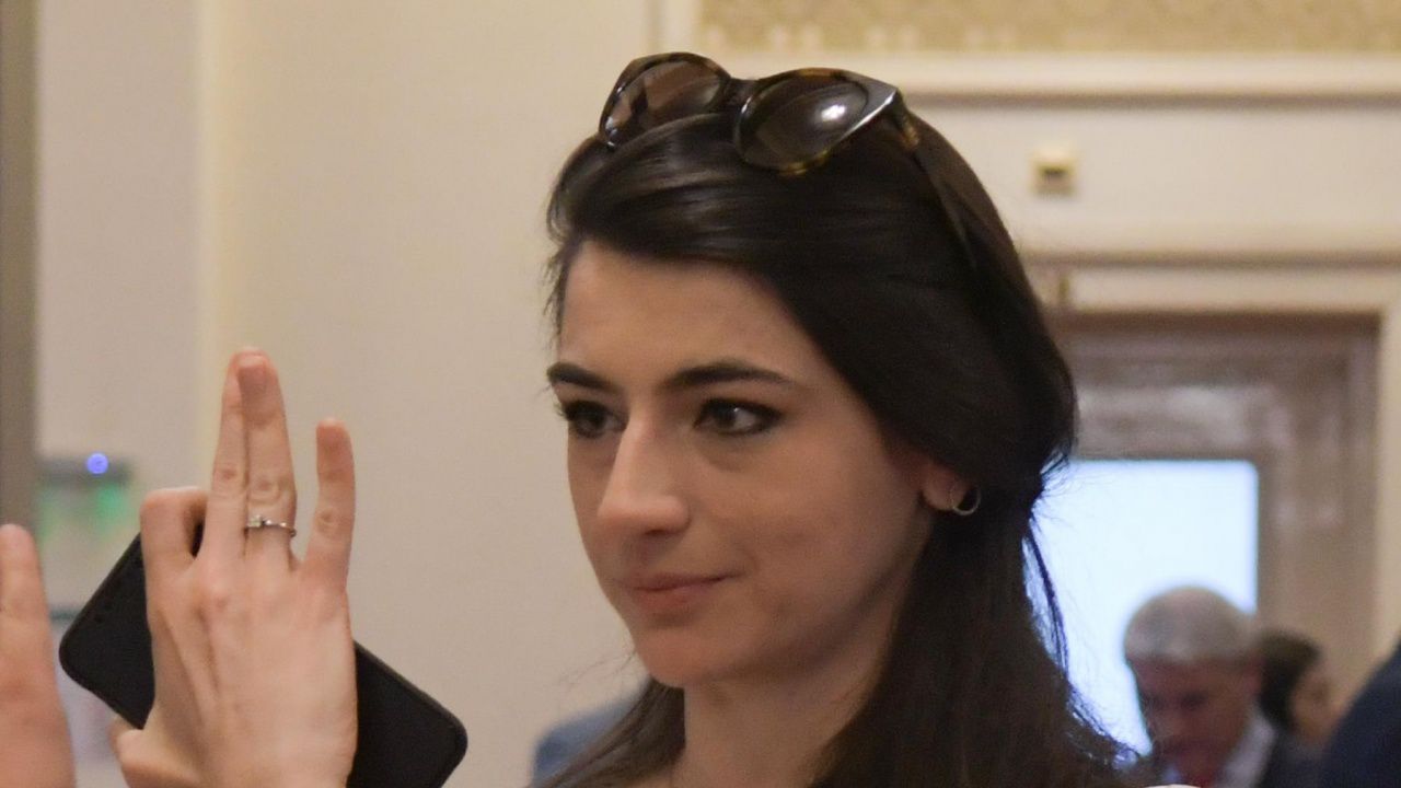 Лена Бориславова се сгоди