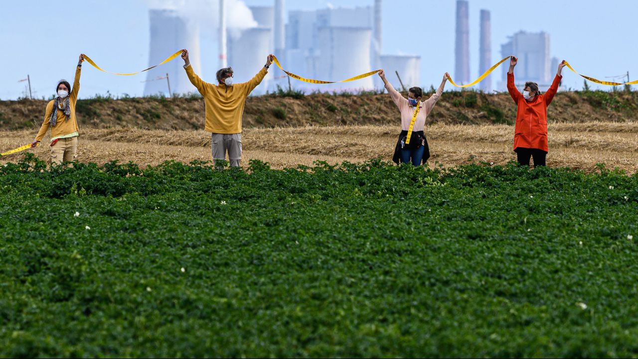 Природозащитници в Германия протестират срещу новия терминал за втечнен природен газ във Вилхелмсхафен