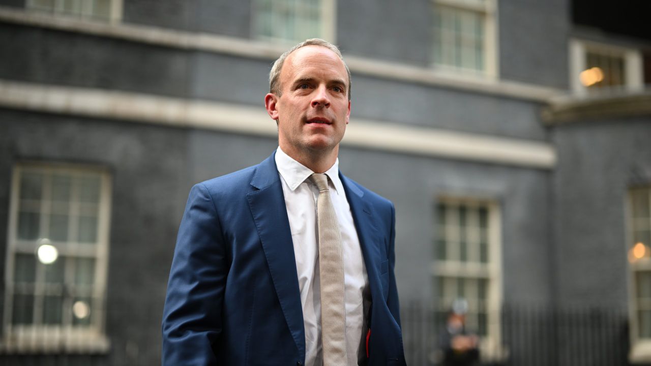 Риши Сунак връща в управлението Доминик Рааб като вицепремиер