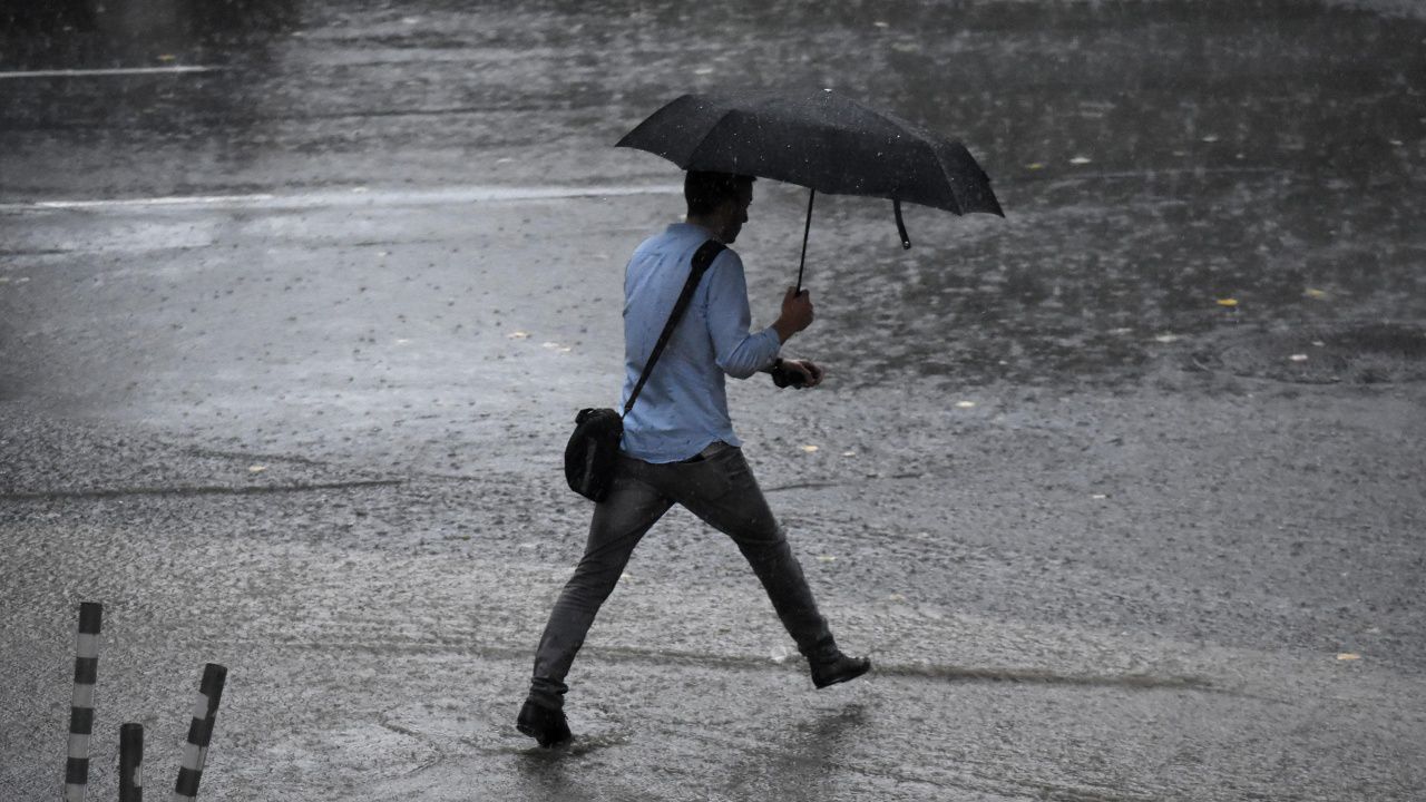 В петък ни очакват опасни бури и порои