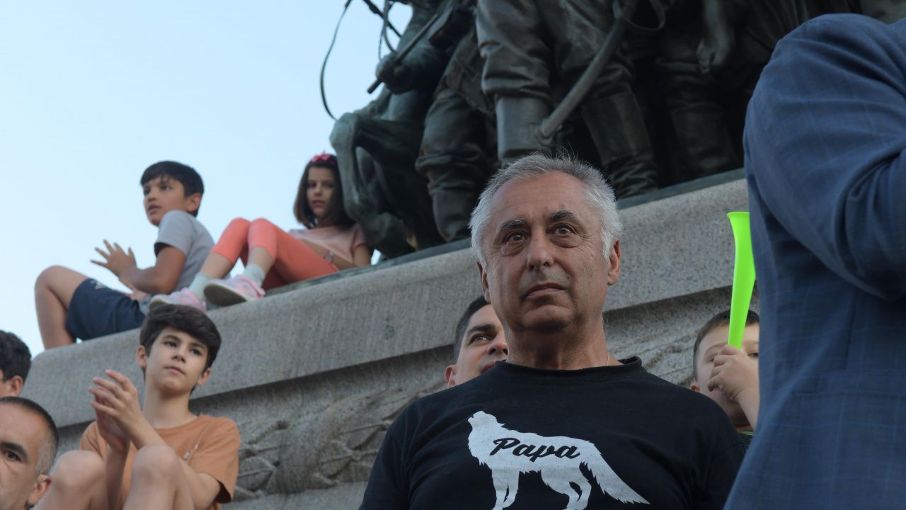 Бащата на Кирил Петков с критика към Мария Цънцарова във Фейсбук