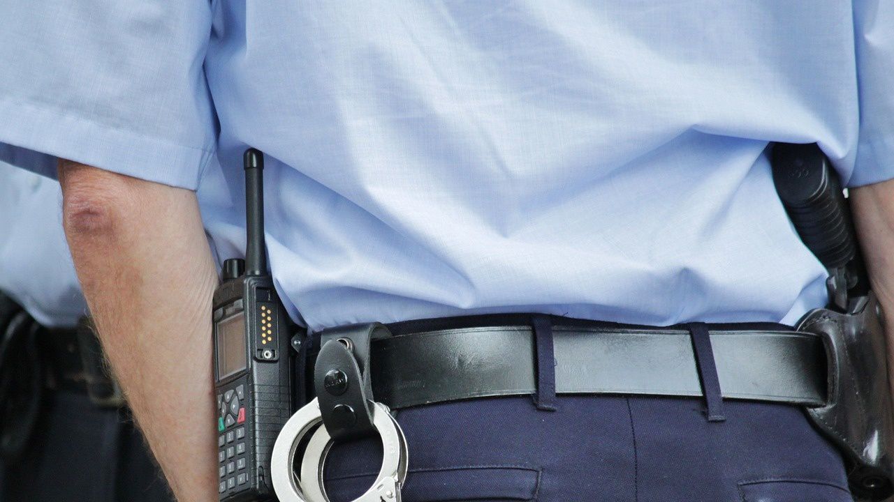 Пиян мъж удари полицай след скандал в Пловдив