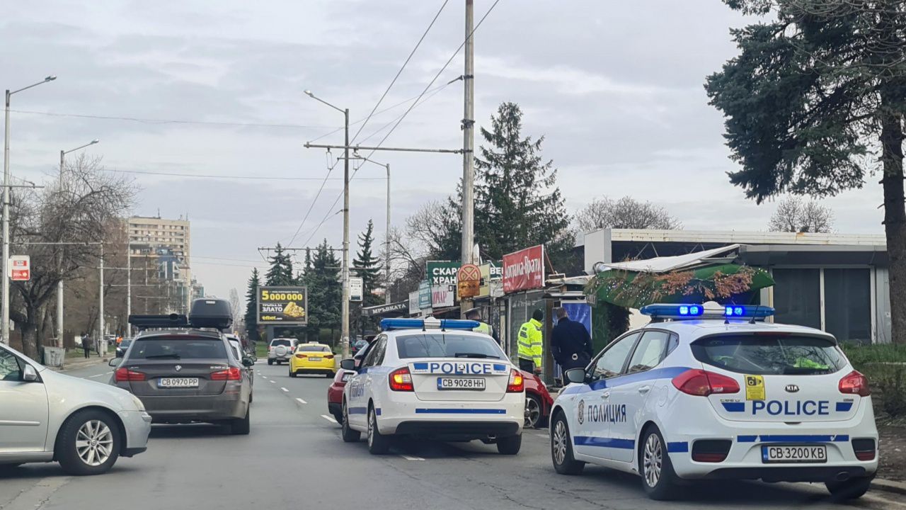 Блъснаха пешеходец на пазара "Иван Вазов" в София
