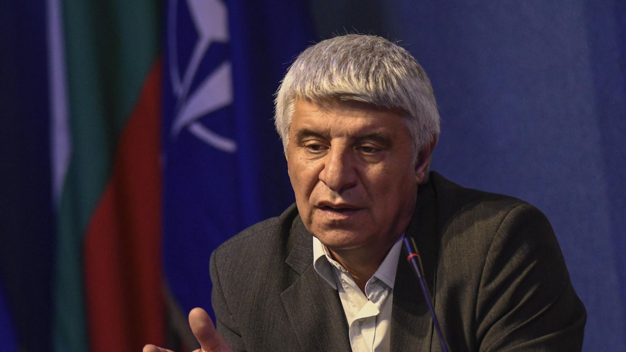 Проф. Пламен Павлов пред novini.bg: Пропуснахме над 30 г. да изградим културно-икономическо присъствие в РСМ