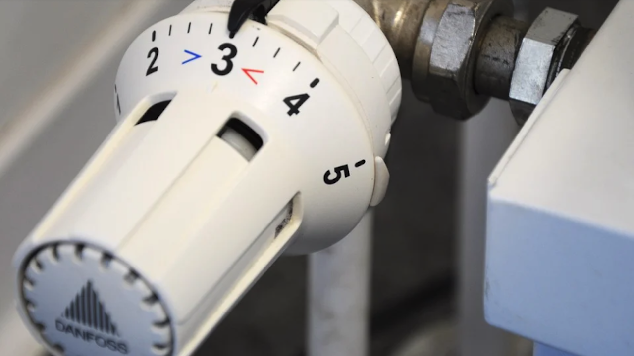 Изплащат еднократната финансова помощ за отопление