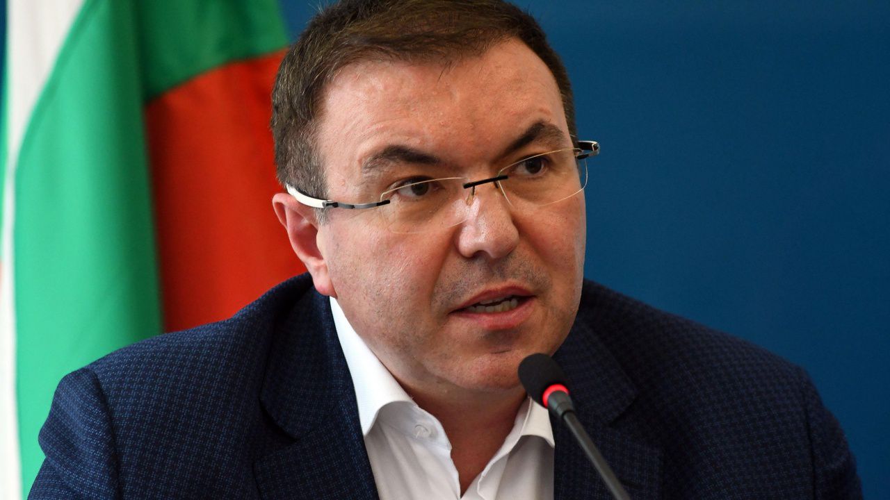 Проф. Ангелов: Глупост е да има зелен сертификат след първа игла