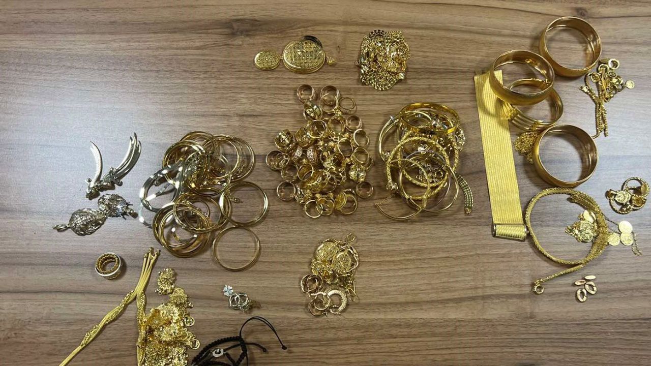 Над 1.2 кг контрабандни златни накити спипаха митничари