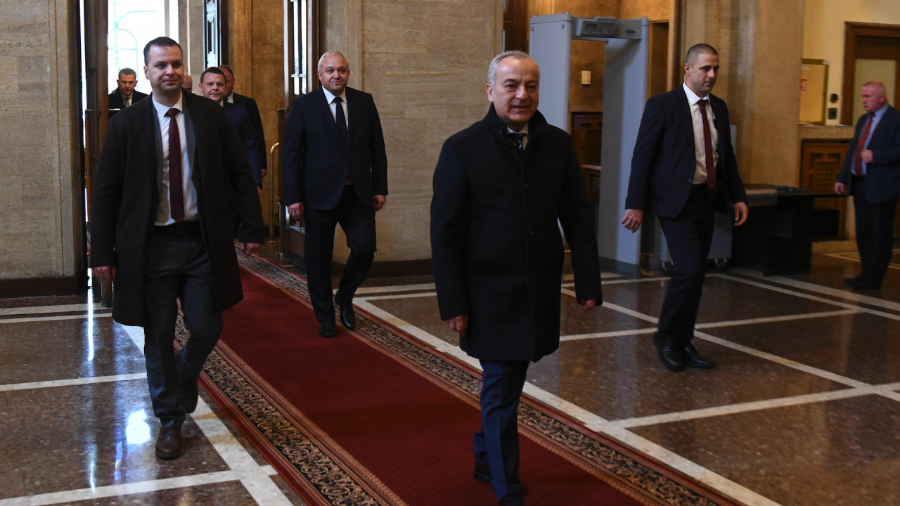 Вижте какви решения ще взима служебното правителство утре