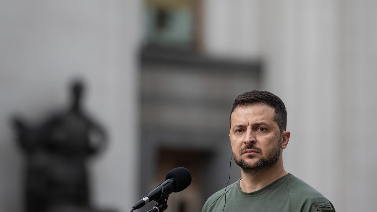 Зеленски издава книга с речите си по време на войната