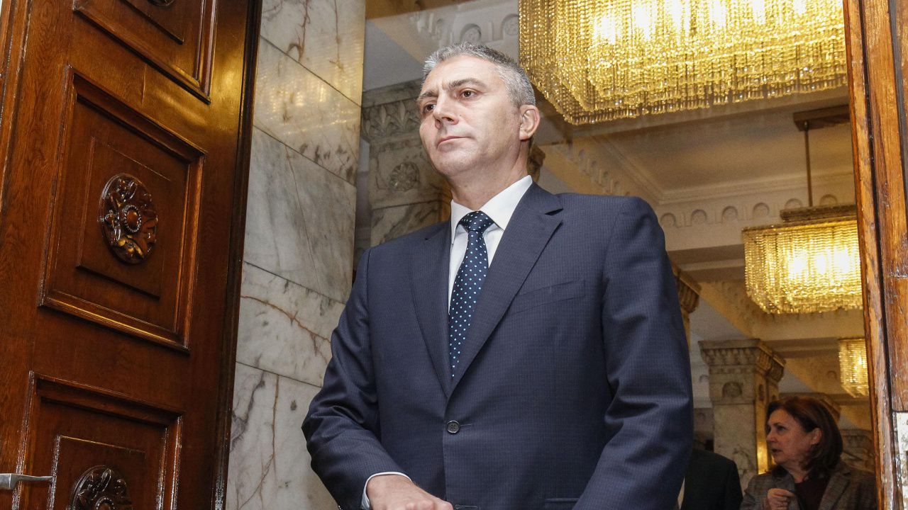 Карадайъ за Кирил Петков: Държи се малко като монарх