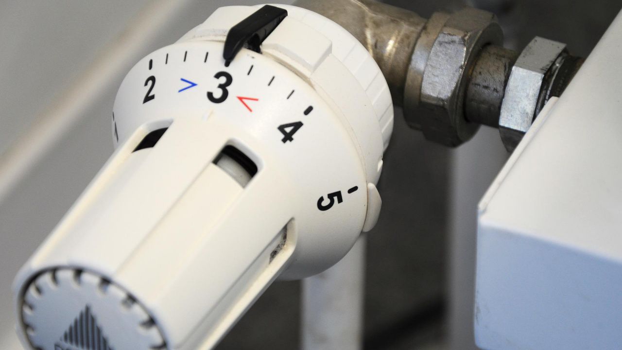 Председателят на Асоциацията на топлофикациите разкри колко е санитарният минимум за скок на парното