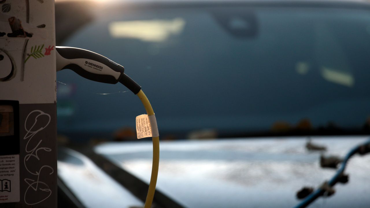 Всички нови сгради в Англия задължително ще имат зарядни станции за електромобили