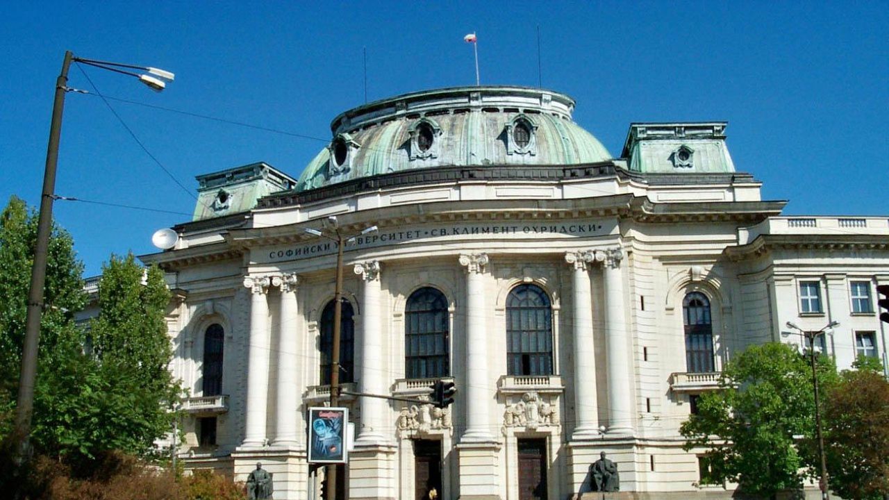 МОН иска премахване на уверенията за студенти и докторанти