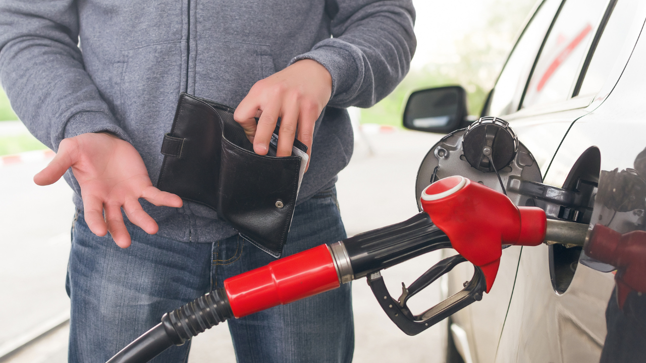 Добрев: Горивото скочи необосновано с 1 лев, откакто ни управлява "Промяната"