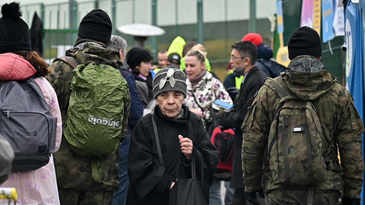 Заради бежанците: Полски градове отменят сирените в памет на загиналите при катастрофата край Смоленск