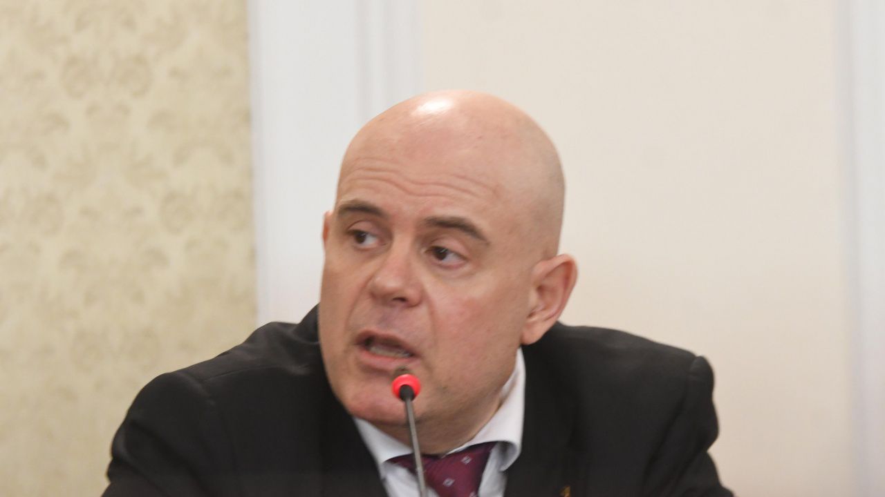 ВСС ще разгледа по същество двете искания за предсрочно освобождаване на главния прокурор