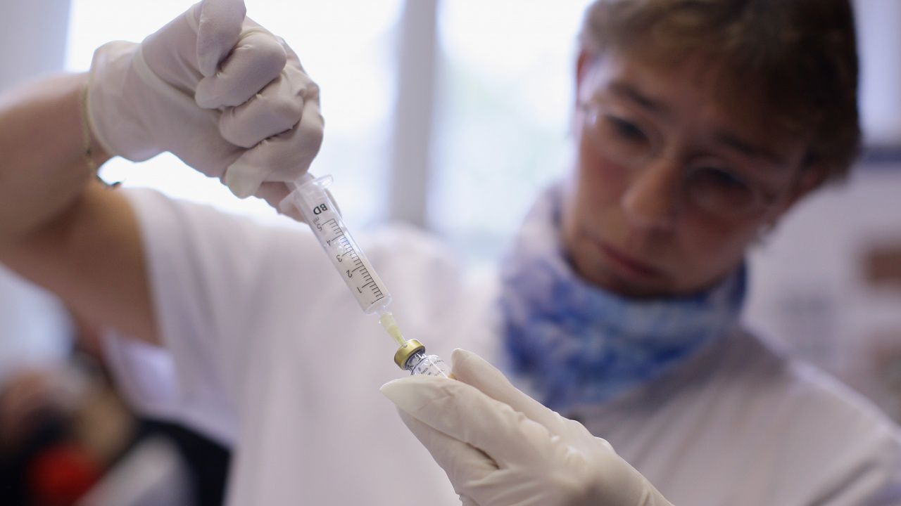 МЗ започна да снабдява личните лекари с противогрипни ваксини