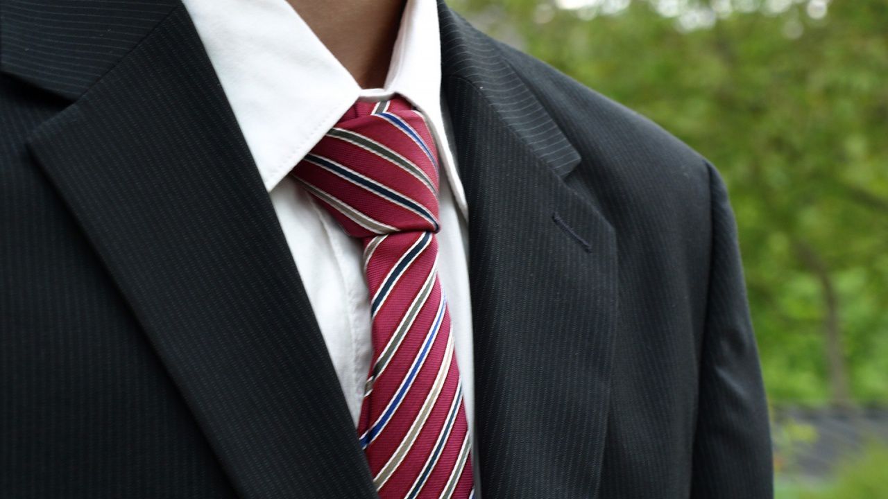 Проблем с вратовръзките раздели депутатите от френския парламент