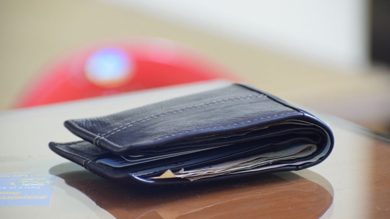 Ученици намериха портмоне и го занесоха в полицията