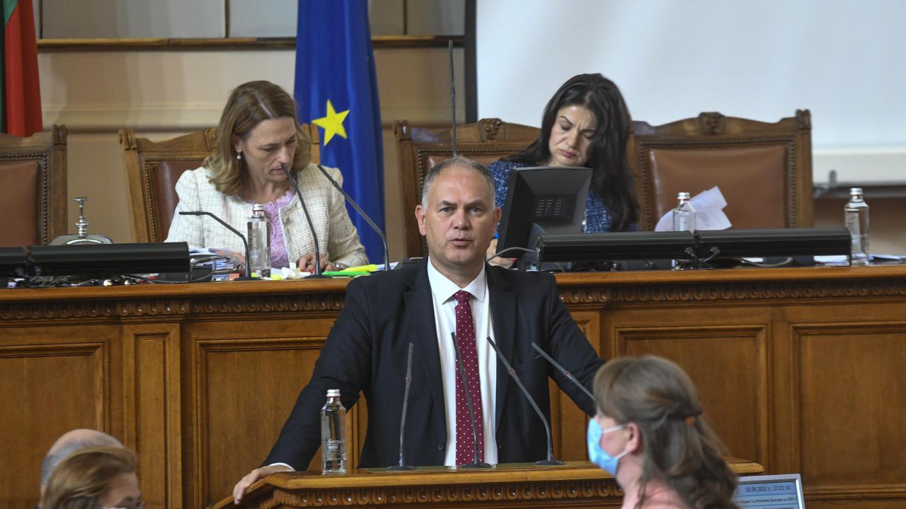 Кадиев: Увеличението с 11% на парното е подарък за правителството, пазарната цена е много повече