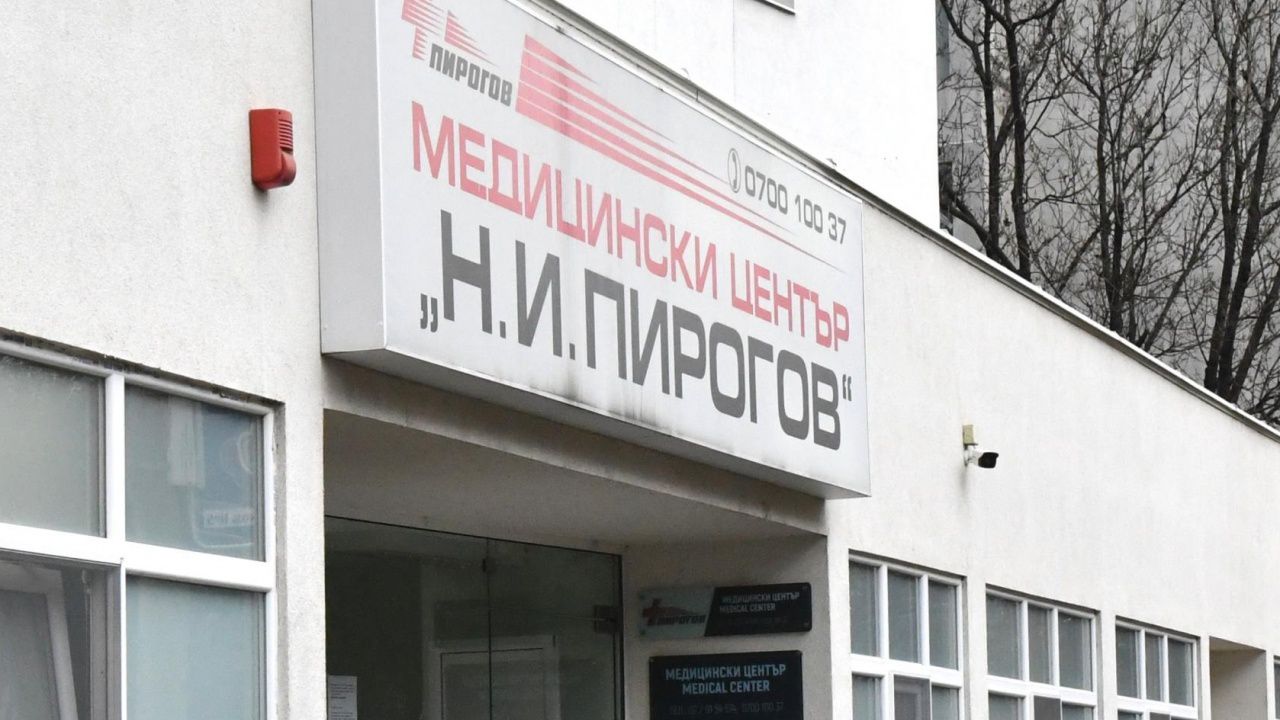 Детето, блъснато от трамвай днес, остава в "Пирогов"