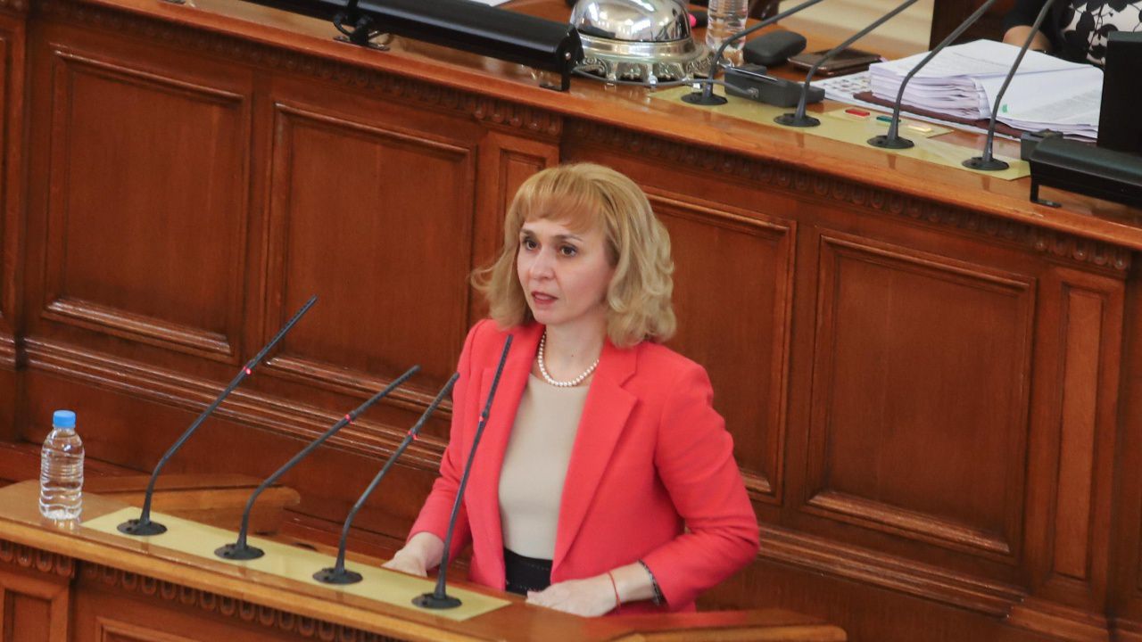 Ковачева: Всички пенсионери ще си получат пенсиите и надбавките за Великден