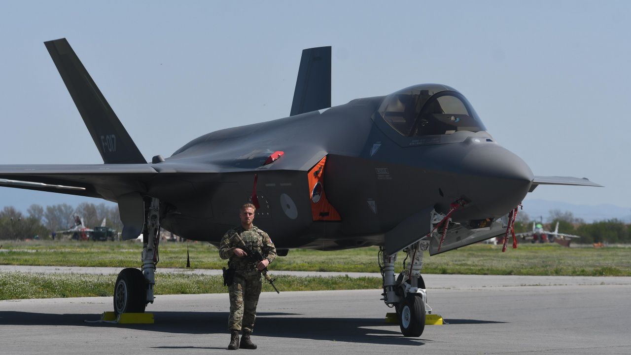 Представиха екипажите  на нидерландските F-35, които ще охраняват небето ни