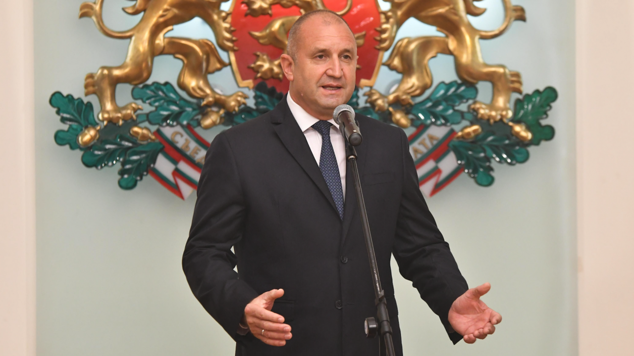 Румен Радев с остра атака срещу предложението да дадем оръжие на Украйна