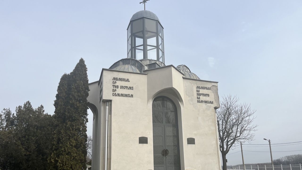Руши се Мемориалът на жертвите на комунизма във Видин