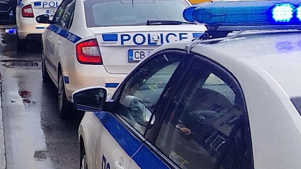 СДВР издирва избягал водач след катастрофа с двама ранени