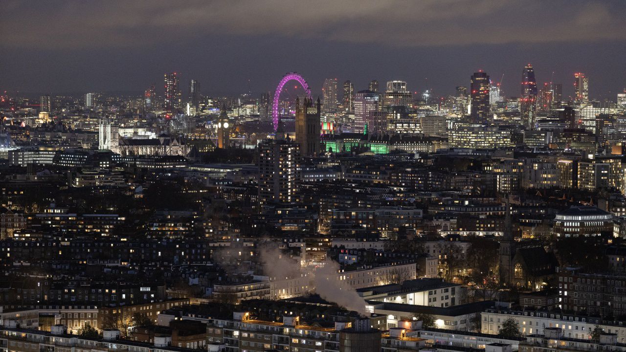 Икономиката на Великобритания се е свила повече от очакваното