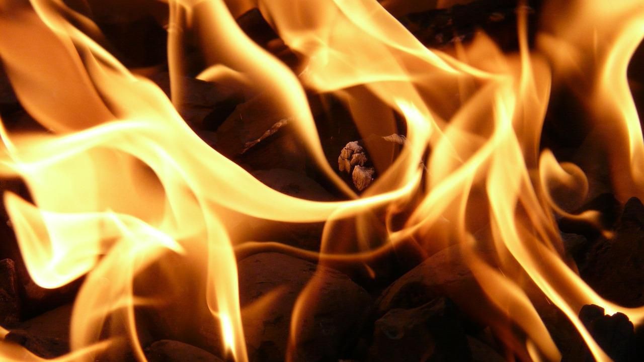 Пожар в Гърция унищожи хуманитарна помощ за Украйна